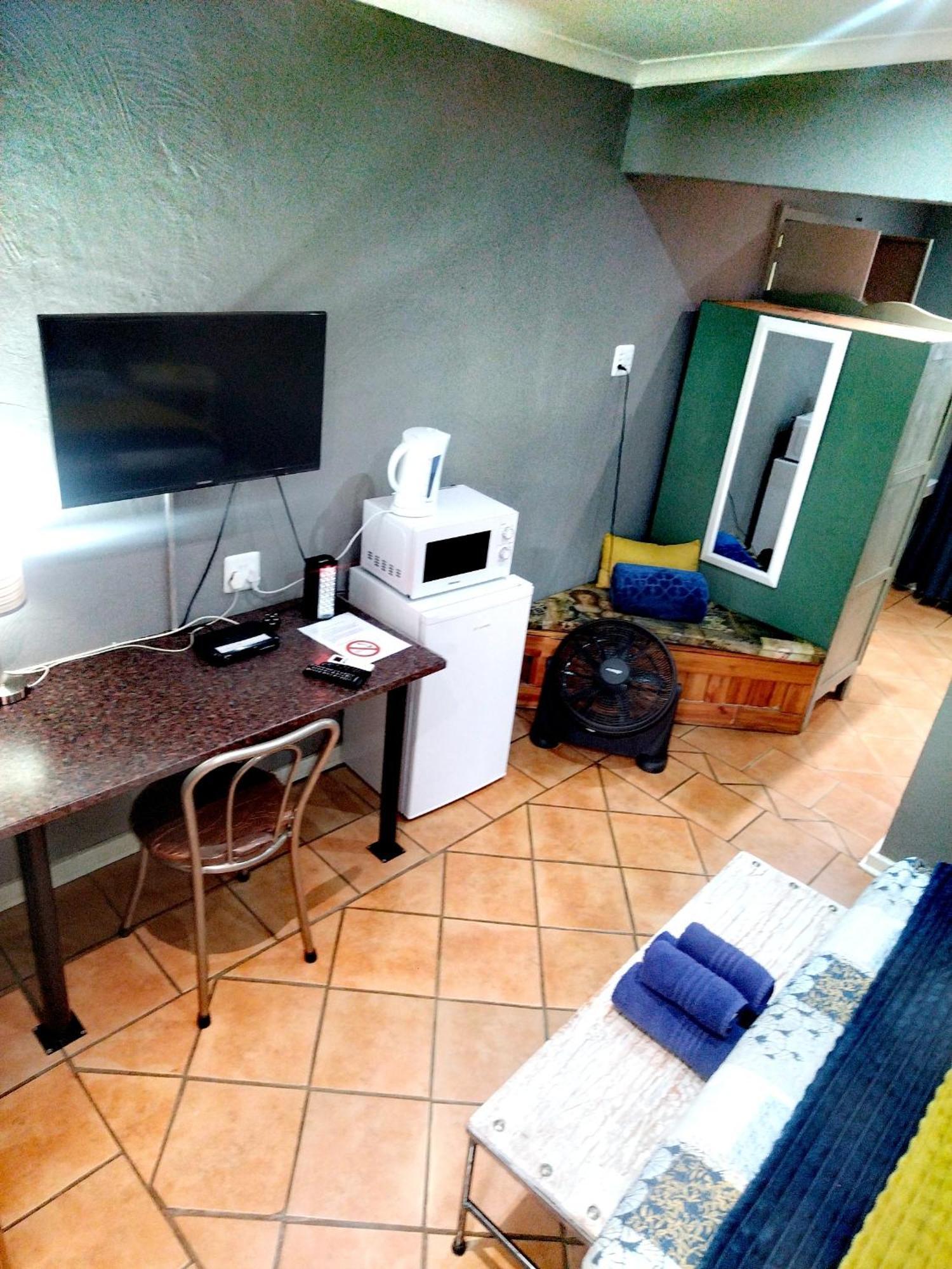 Africas Eden Guesthouse Mookgophong Exterior foto